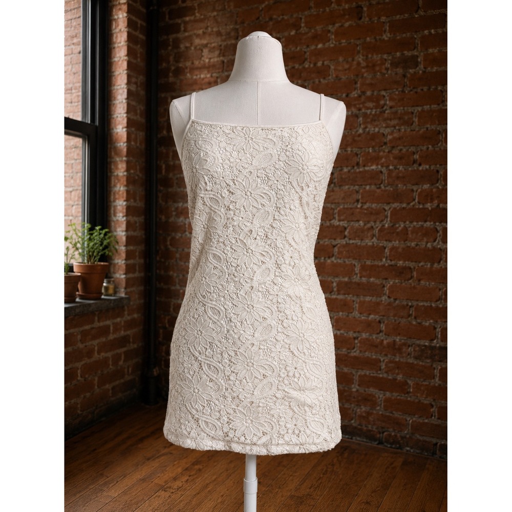 White Floral Lace Front‎ Camisole Tank Top S Coquette Boho Layering Cottagecore